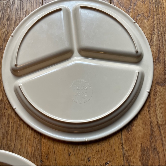 Vintage Set of 3 Texas Ware Beige Tan Divided 3-Section Melamine Plates 10” - Picture 3 of 4